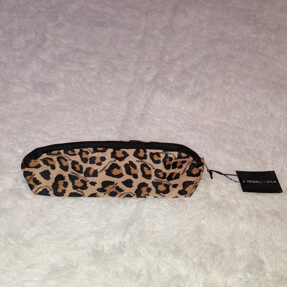 Nwt Kendall & Kylie animal print pouches/cosmetic bag w/ animal print sunglasses - Picture 16 of 16